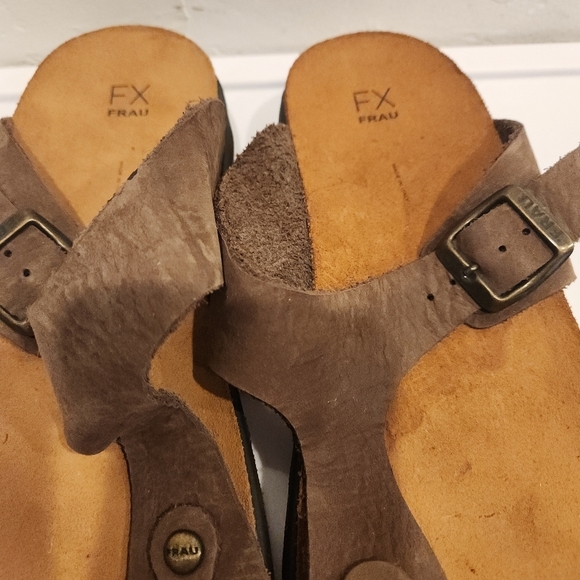 FRAU ITALIAN leather Thong Sandals main image 6